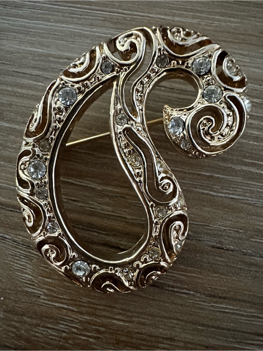 Roman Cut Out Swirl Brooch